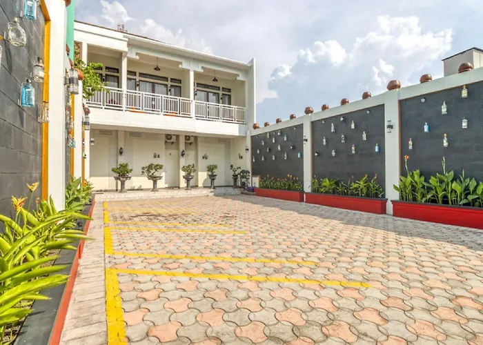 Reddoorz Plus Near Gembira Loka Zoo 2
